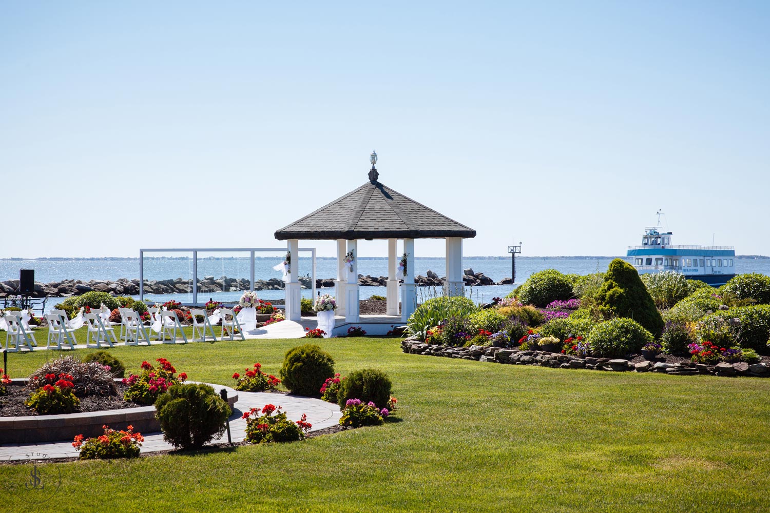 Photo: Beachfront Wedding